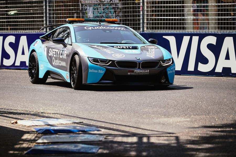  BMW i8 Formula E Safety Car (I12) 2018 года  (фото 7 из 15)